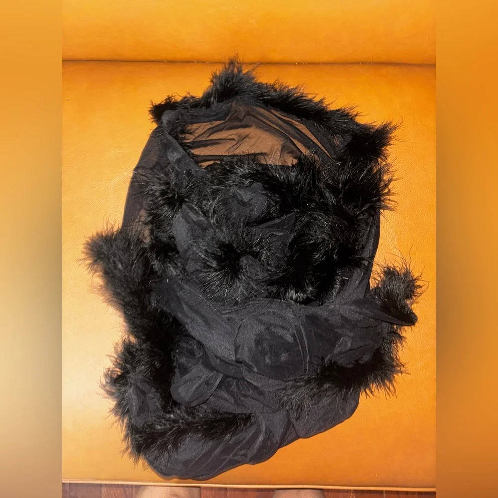 Black Feathered Shawl - Picture 2 of 2